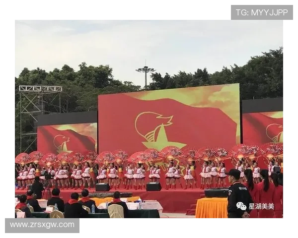 腾龙真人现场全景展示现场气氛浓厚，感受现场氛围的震撼与激动人心的瞬间